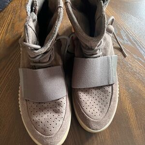 original yeezy glow in dark sole gently used